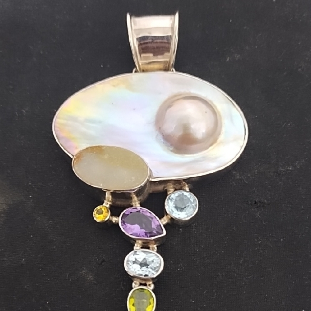 Silver Cream Necklace with Mother of Pearl and Gemstones